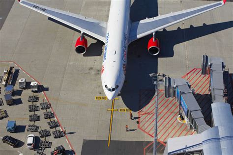 How to Board Planes Faster - Thrillist