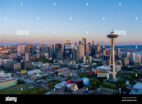 The Seattle, Washington skyline at sunset Stock Photo - Alamy