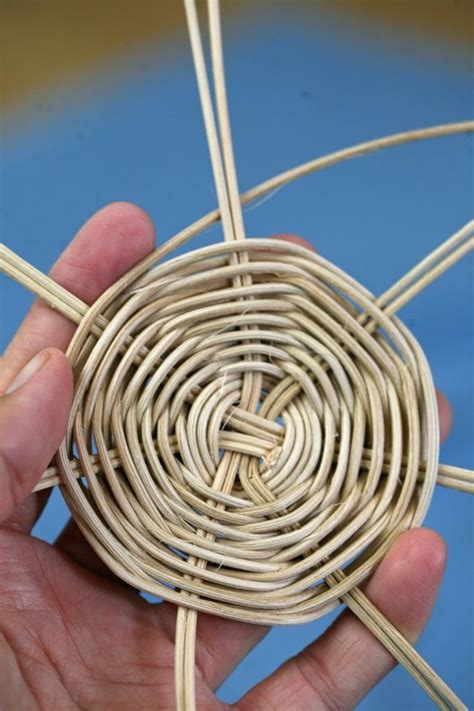 How to Weave a Basket | Basket weaving patterns, Basket weaving, Paper basket weaving