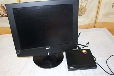 20" LG FLAT SCREEN TV AND DVD PLAYER