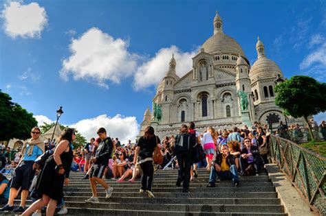 Sacré Cœur Steps | Parisians and tourists enjoying the view … | Flickr