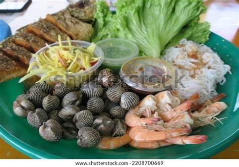 Miang Pla Pao Thai Style Grilled Stock Photo 2208700669 | Shutterstock