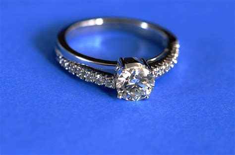 File:Diamond ring by Koshyk.jpg - Wikimedia Commons