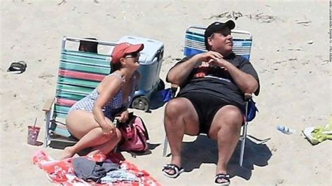 Chris Christie's beach outing becomes a cheeky meme - CNN