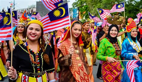 Gambar Kaum Dan Etnik Di Malaysia - Penjahit Kebaya Wisuda Di Antapani ...