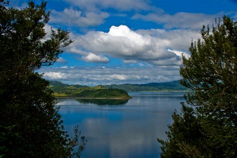 File:Lake Rotoma, Bay of Plenty, New Zealand, 3 April 2008.jpg - Wikimedia Commons