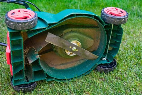 How to Remove Blade from Lawn Mower