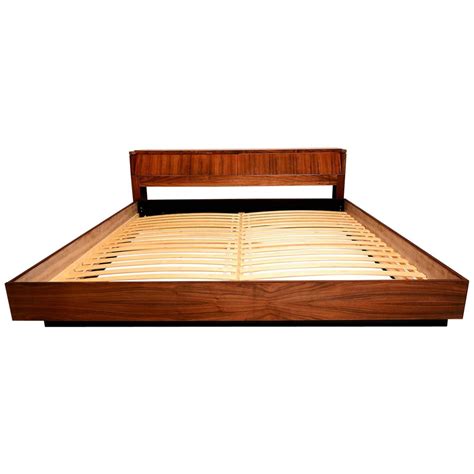 Mid-Century Modern King Platform Bed in Walnut Wood at 1stdibs