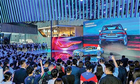 China auto show fights coronavirus, competition | Automotive News