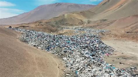 Video: Thousands of tonnes of clothes dumped in Chile's Atacama Desert | World News | Sky News