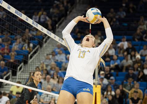 Women’s volleyball strikes down Oregon State during Senior Day game ...