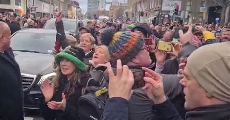 Watch as mourning fans sing Fairytale of New York after Shane MacGowan ...