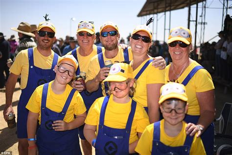 Racegoers descend on tiny outback town Birdsville for the world's most remote race meeting ...