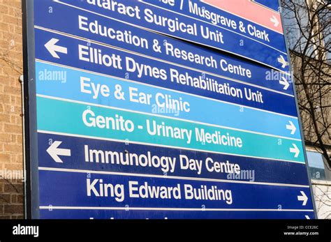 Hospital sign signs signage hi-res stock photography and images - Alamy