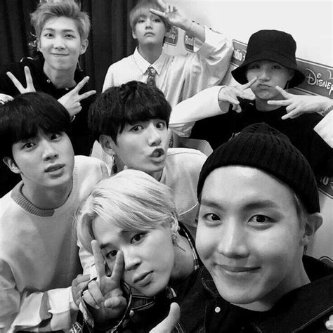 Foto Jungkook, Foto Bts, Bts App, Bts Group Photos, Black And White ...