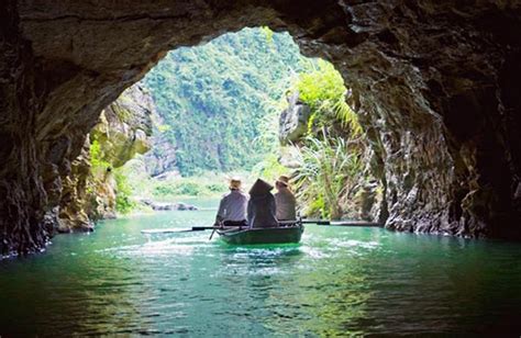 Ninh Binh Boat Tour: Trang An or Tam Coc Boat Ride