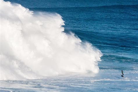 Watch an early, roaring return for Nazaré | Big wave surfing, Surfing waves, Waves