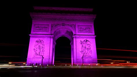 Octobre Rose : la tour Eiffel et l'Arc de Triomphe se colorent pour la ...