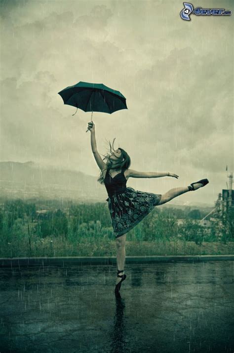 Danse sous la pluie | Rain photography, Dancing in the rain, Rain art