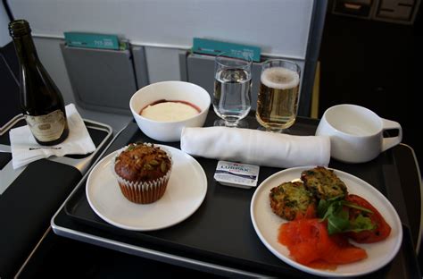 Review: QantasLink Boeing 717 business class: Brisbane-Canberra ...