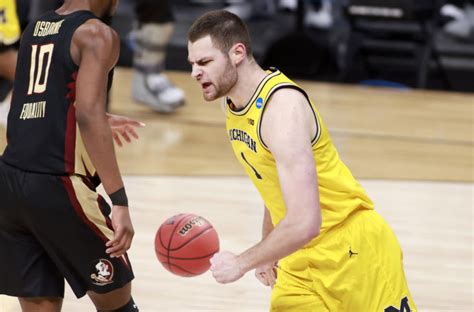 Michigan’s Hunter Dickinson enters NBA Draft but could still return