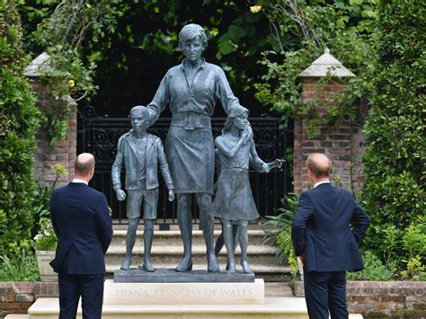 See the first photos of Princess Diana's statue that was just unveiled ...