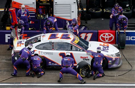 Nascar pit crew salaries in 2021: How much do they make? - Tuko.co.ke