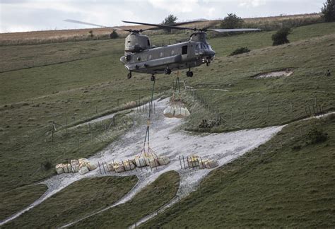 RAF Odiham on Twitter: "Yesterday evening a Chinook from 18(B) Sqn ...