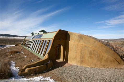 Earthship Biotecture: Self-sufficient and Sustainable Architecture for ...