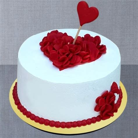 Send romantic cake with heart on top Online | Free Delivery | Gift Jaipur