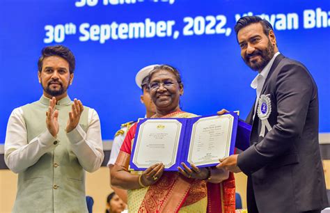 PHOTOS - 68th National Film Awards Ceremony: President Droupadi Murmu presents award to Asha ...