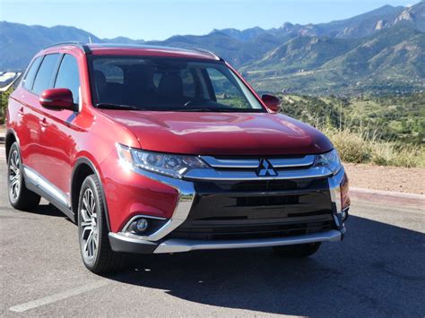 2016 Mitsubishi Outlander | Car Review | Family Vacations U.S