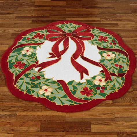 Happy Holly Scalloped Holiday Rugs | Holiday rugs, Christmas rugs, Christmas doormat