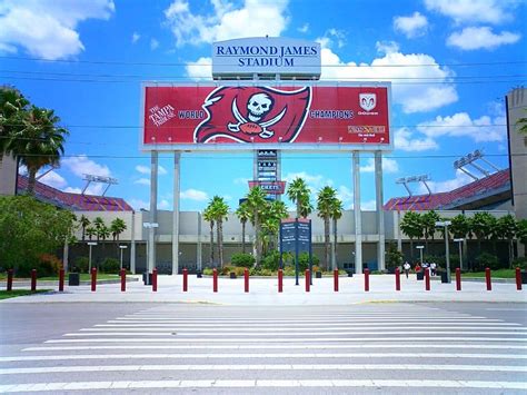 Hotels Located Near Raymond James Stadium: Where to Sleep in Tampa Bay