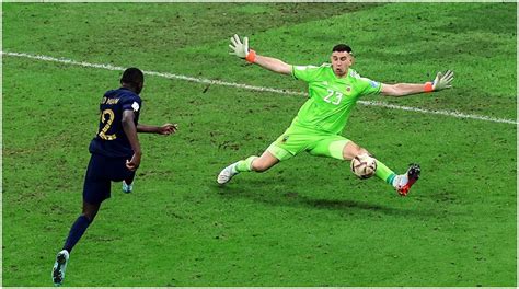 Emi Martinez Explains How He Won the World Cup for Argentina With His Incredible Kolo Muani Save ...