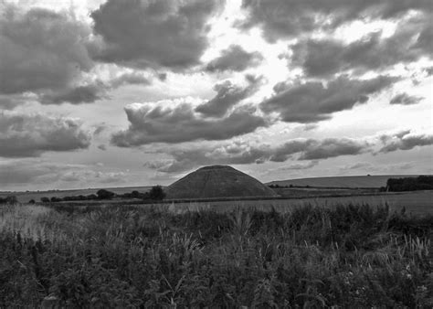 The enigma of Silbury Hill - A Bit About Britain