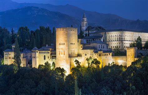 Alhambra tours | Private or very small group tours with tickets