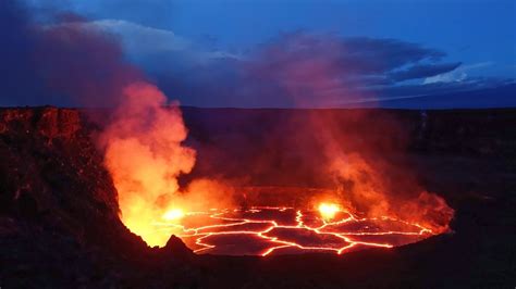 Kilauea and the lava lake - YouTube