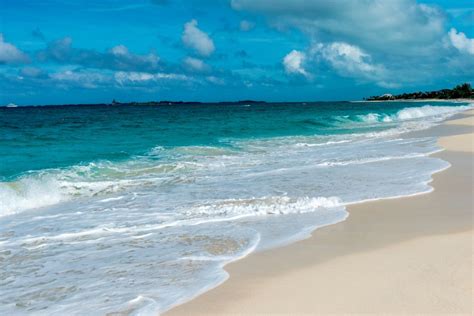 6 BEST Nassau Public Beaches Near the Cruise Port - Day Trip Tips