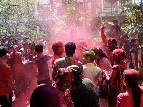 Holi 2018 Celebration in Maharashtra: Vibrant Photos of Holi in Mumbai and Other Cities | India.com