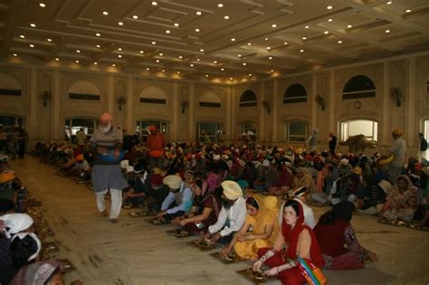 The Langar Hall - Picture of Gurudwara Bangla Sahib, New Delhi ...