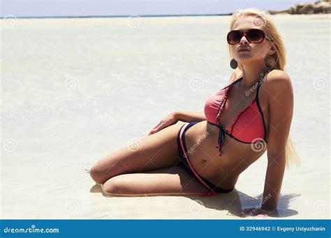 Beautiful Blond Woman In Sunglasses And Pink Bikini Stock Photography - Image: 32946942