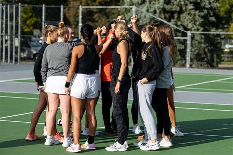 Wartburg splits Thursday matches - Wartburg College Athletics