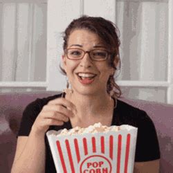 Giraffe Eating Popcorn GIF | GIFDB.com