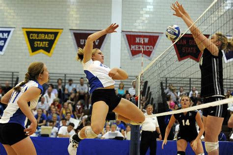 How to Shine as a Middle Blocker in Volleyball – Volleyball Expert