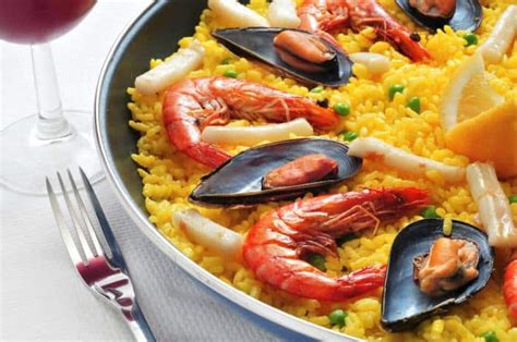 Receta de paella de mariscos y pescado al estilo tradicional