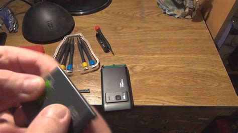 How To Replace The Battery In The Nokia N8 - YouTube