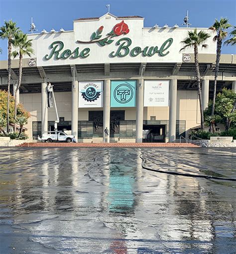 Pasadena Rose Bowl Stadium Tour: Beyond Los Angeles - Darley Newman