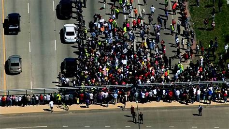 Chicago gun violence protesters close part of major interstate near ...