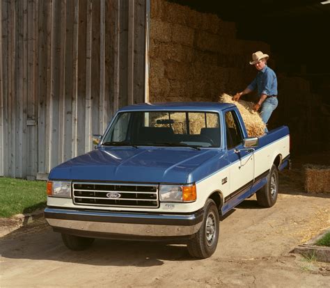 What Years Is an OBS Ford F-150 Pickup Truck?